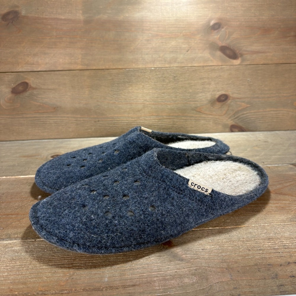 Crocs Classic Slipper Mens size 9 shoes Navy Felt Fleece Lined Cozy slippers